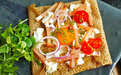 Galette de Sarrasin au Chèvre, Oeufs au plat et Lard Royal